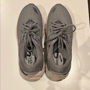 ✨🩶 BROOKS Cushion Support Grey and Lavender Accent Athletic Sneakers 🩶✨